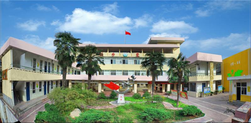 渭城区风轮小学校门口照片.jpg